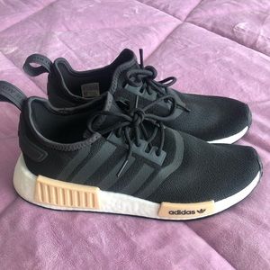 tan nmd